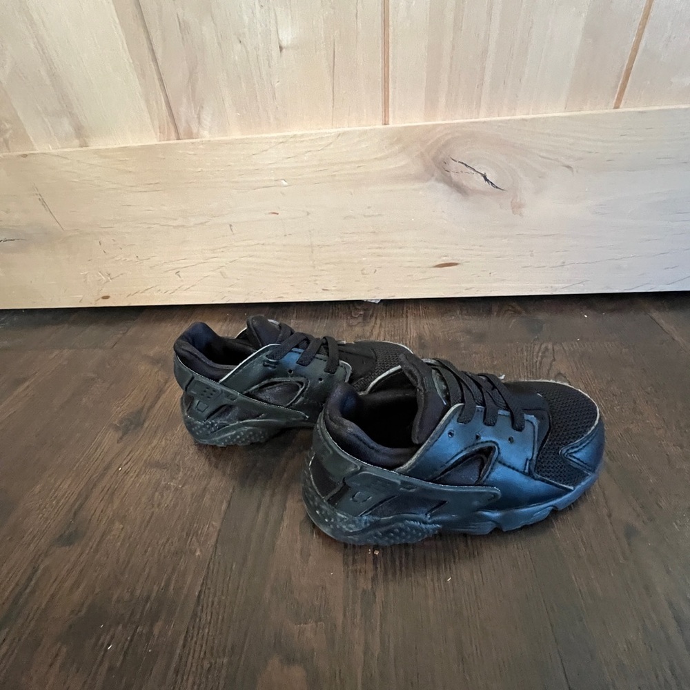 Nike Black Athletic Sneakers for toddlers - Picture 4 of 5